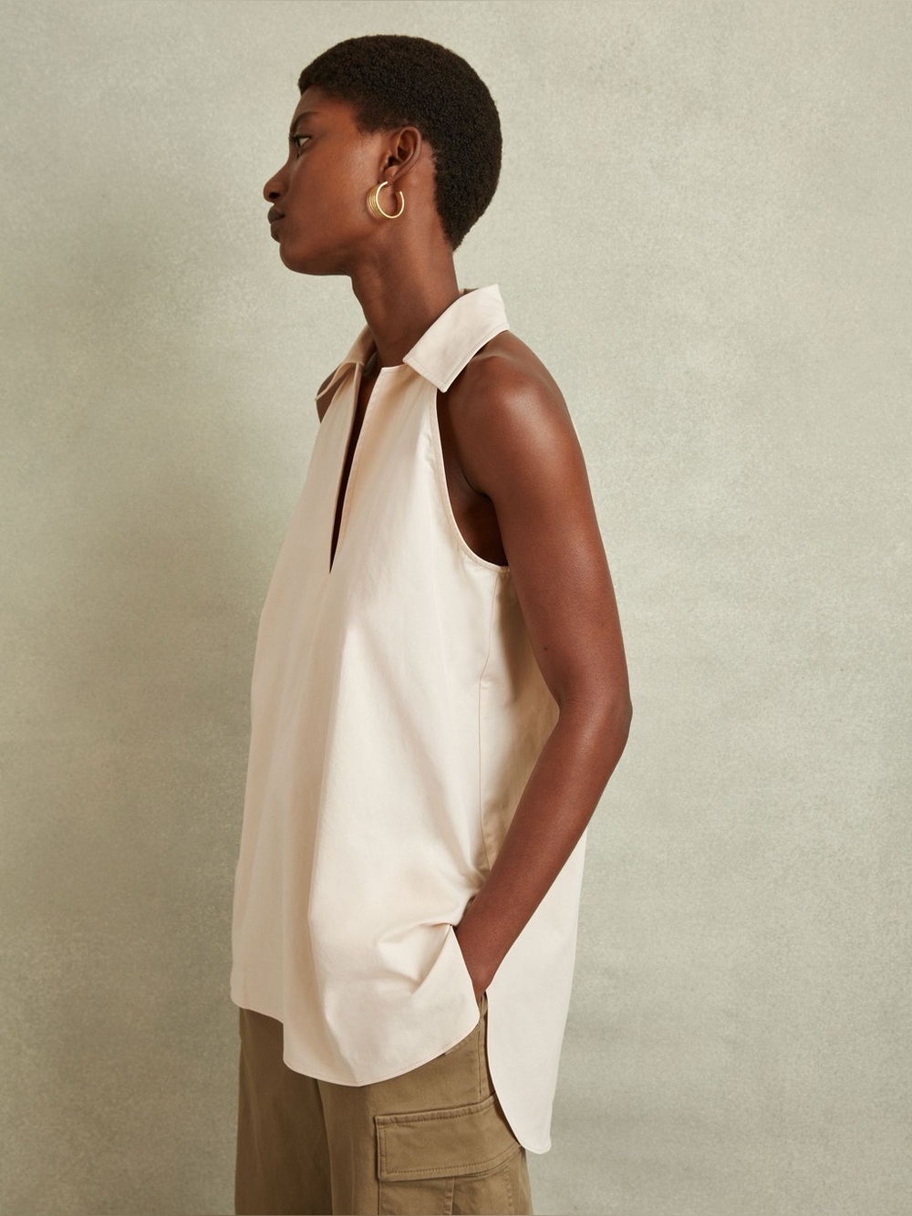 REISS / Layla Open-Collar Cotton Blend Sleeveless Top in Neutral